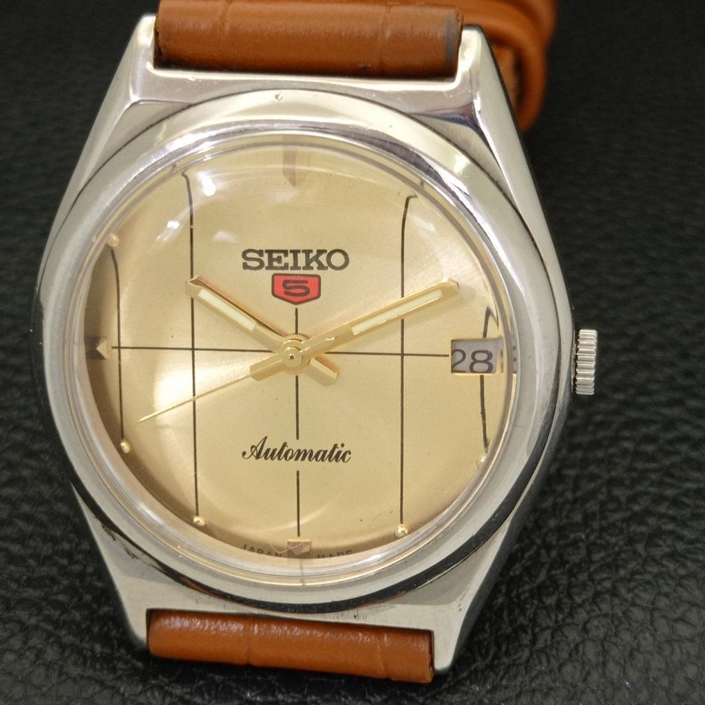 JAPAN VINTAGE SEIKO 5 AUTOMATIC 7025A MENS GOLDEN COLOR DIAL WATCH a701603-5 R206c-a701603