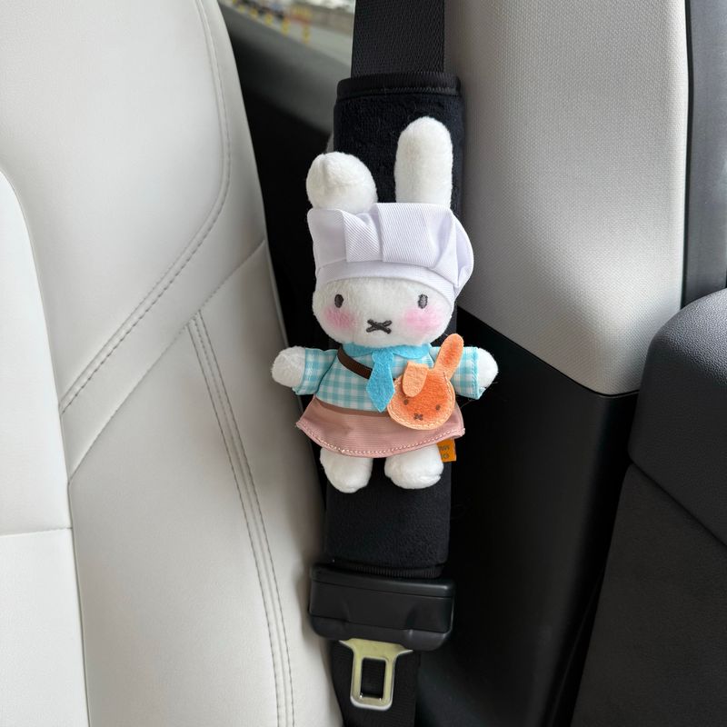 Cute Miffy Rabbit Car Seatbelt Shoulder Pad, Suitable for All Seasons, Anti-Strangling Seatbelt Decoration and Protection, New Car Gift