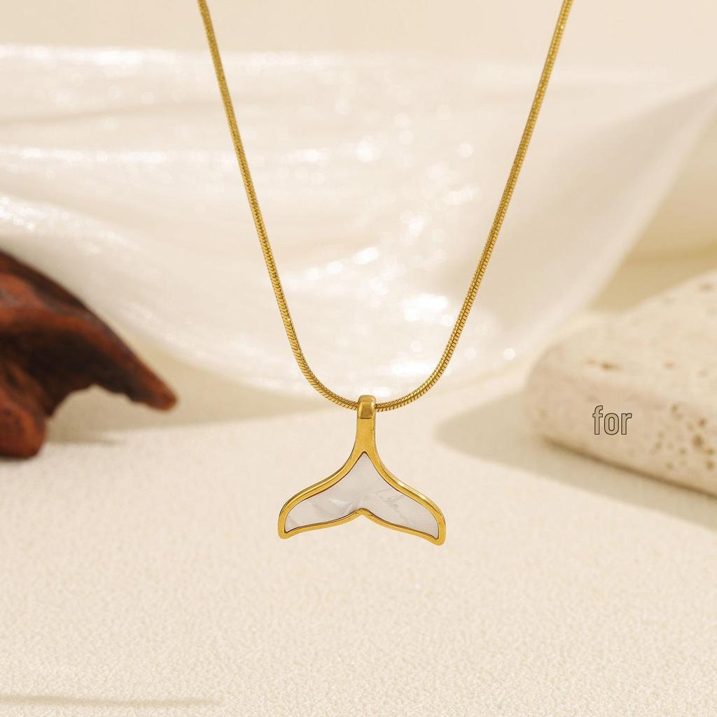 Women’s Minimalist Titanium Steel Fishtail Pendant Necklace – Versatile Light Luxury Clavicle Jewelry