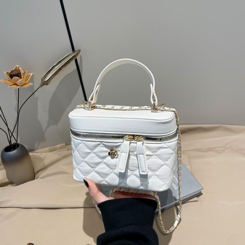 2025 new simple and versatile fashion casual handbag ins style trend autumn and winter niche design messenger bag