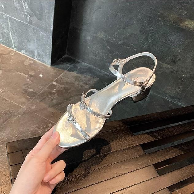 

Spot grape mother with the same round head with double with love diamond buckle low heel thick heel sandals women s summer cool slippers 40