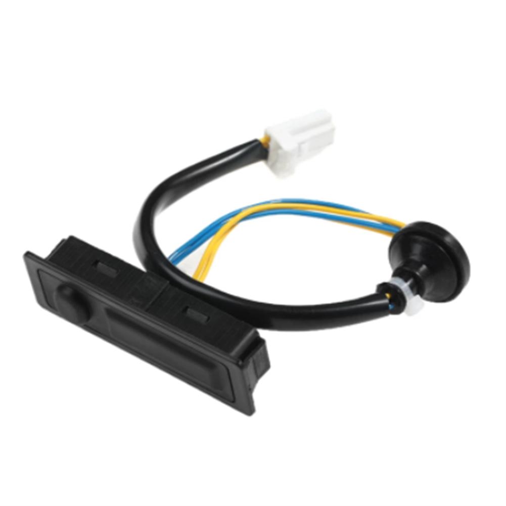 Înlocuirea accesoriilor pentru deschiderea portbagajului și deschiderea hayonului