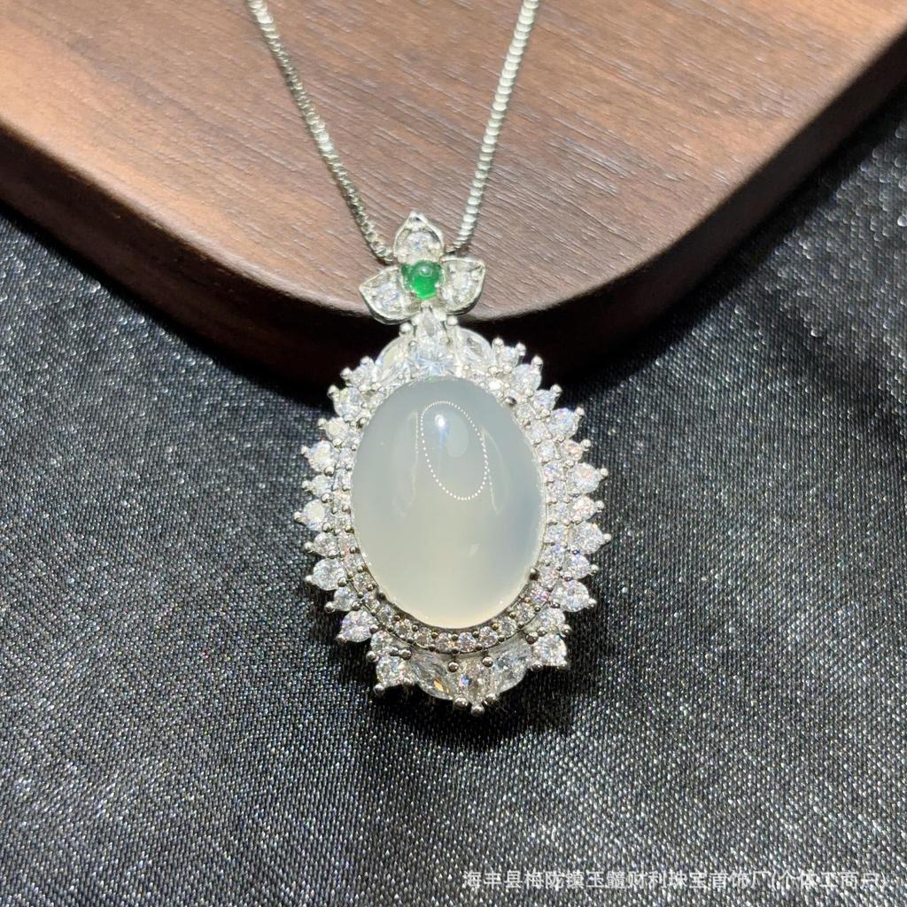 Elegant White and Green Chalcedony Agate Pendant – Luxurious Versatile Design for Women