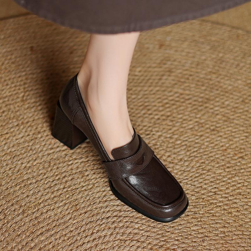

Новая всесезонная женская обувь из маленькой кожи, удобные туфли большого размера, женские черные туфли на высоком каблуке, кожаный квадратный каблук, толстая подошва, нескользящие 40 коричневый
