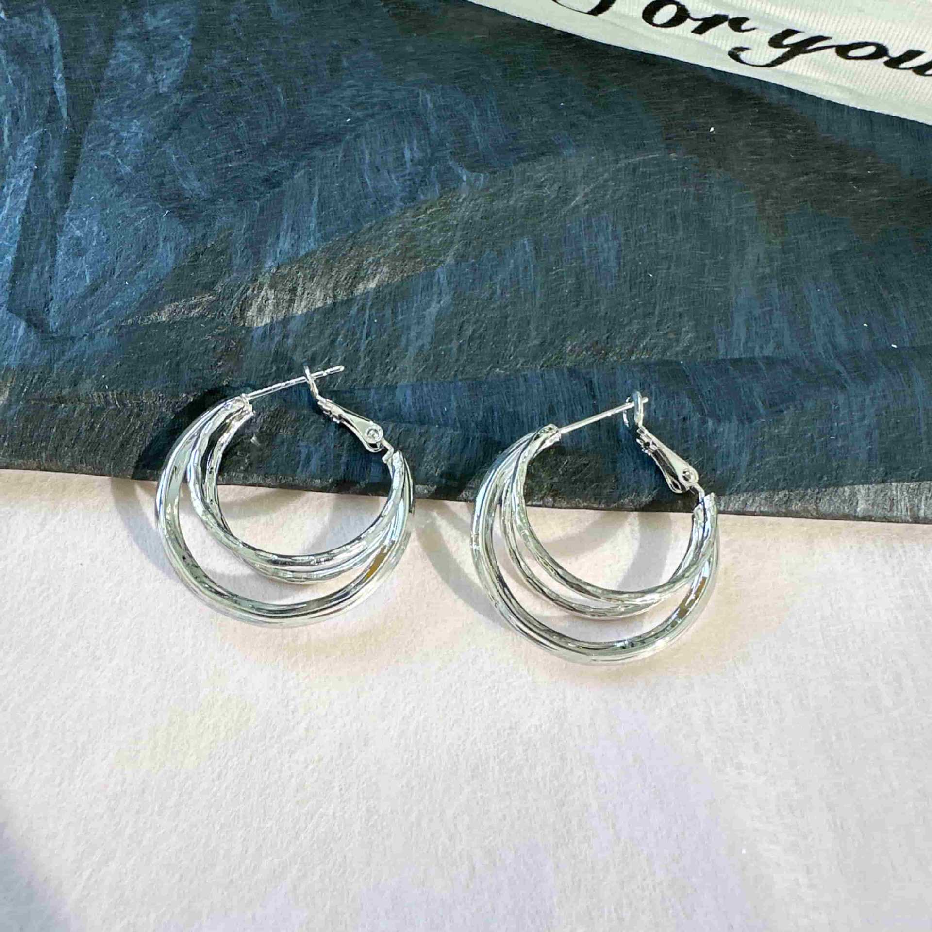 

Multi-Layer Moon Tooth Earrings Copper Plated Irregular Design Versatile Earring Fashionable Personality Geometric Earring срібний