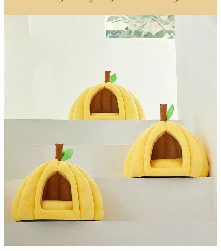 Pumpkin-shaped Pet Bed for Cats and Dogs, Providing a Cozy, Secure Sleeping Space and Hiding Spot.