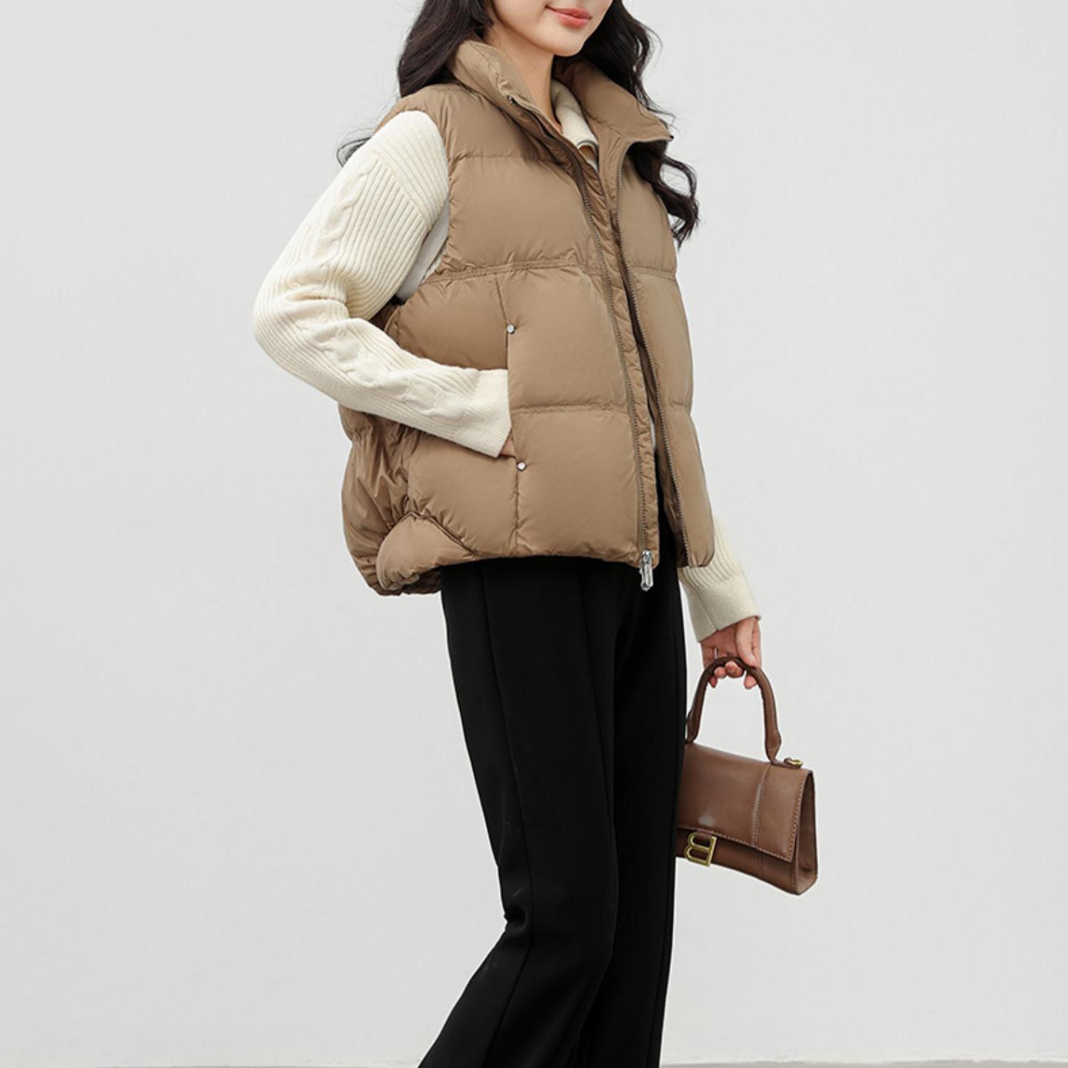 Женская легкая термокуртка без рукавов с воротником-стойкой — фото 10