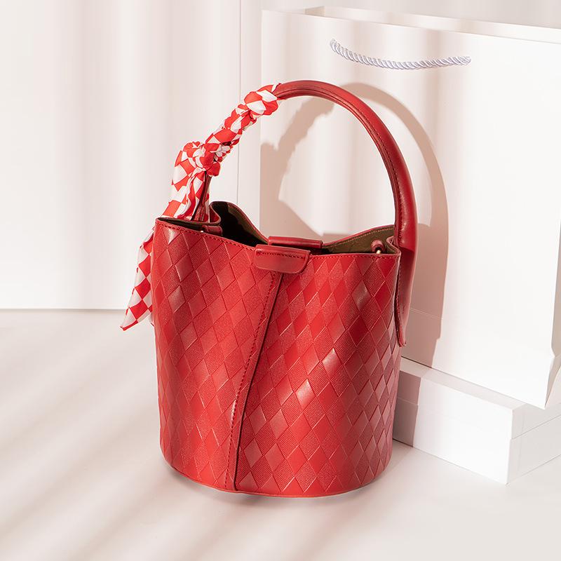 Large Capacity Bucket Bag 2025 New High-end Niche Design Red Bridal Wedding Bag Women's Spring and Summer Versatile