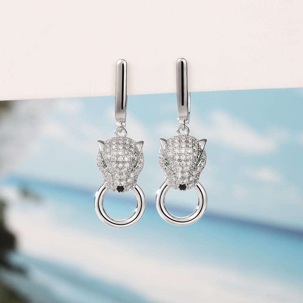 Leopardenkopf-Kupferohrringe mit grünen Augen - Elegante Statement-Hänger für Damen