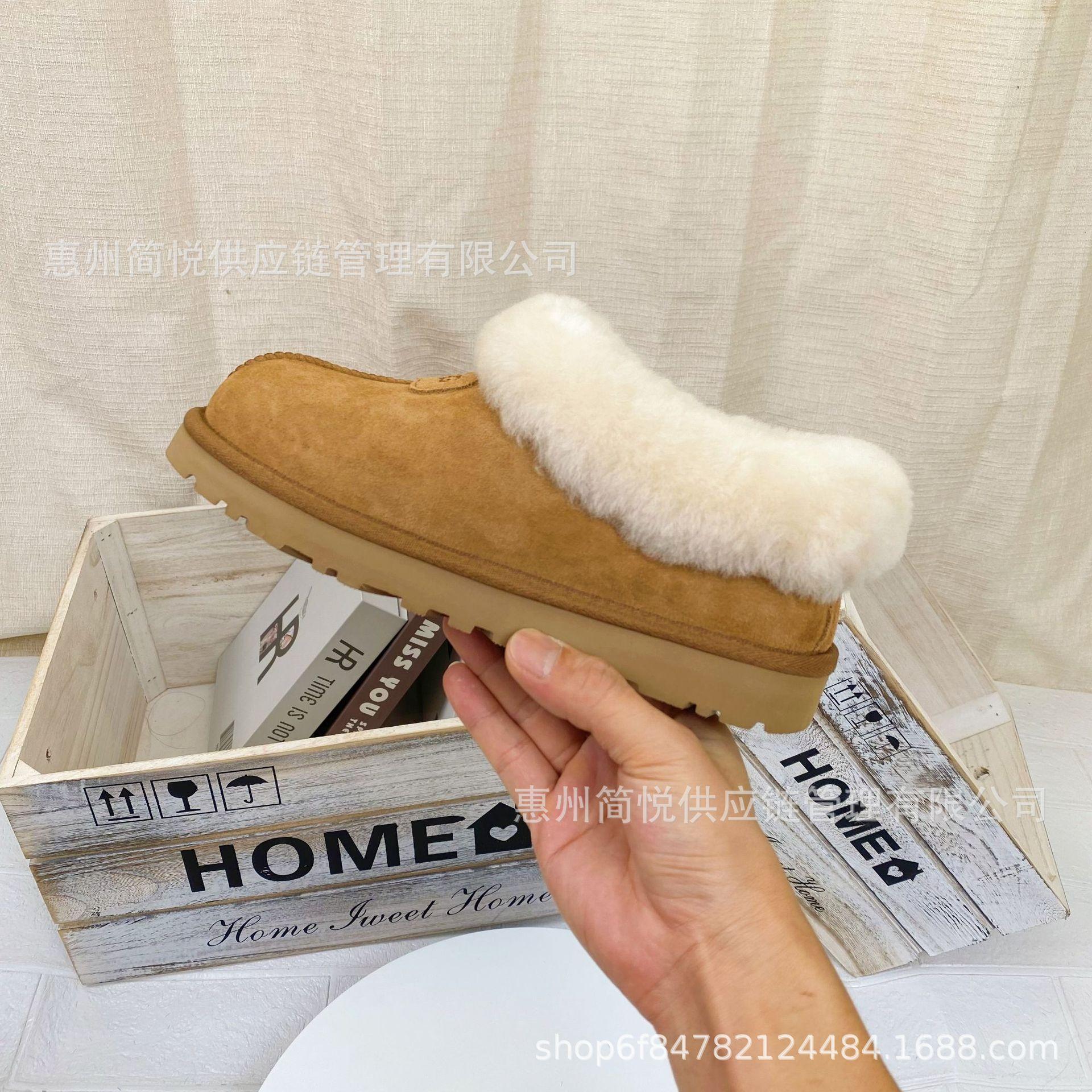 

Thick-soled Tazt sheepskin integrated snow boots women s 2024 winter one-pedal fluffy shoes short tube thickened cotton boots 35
