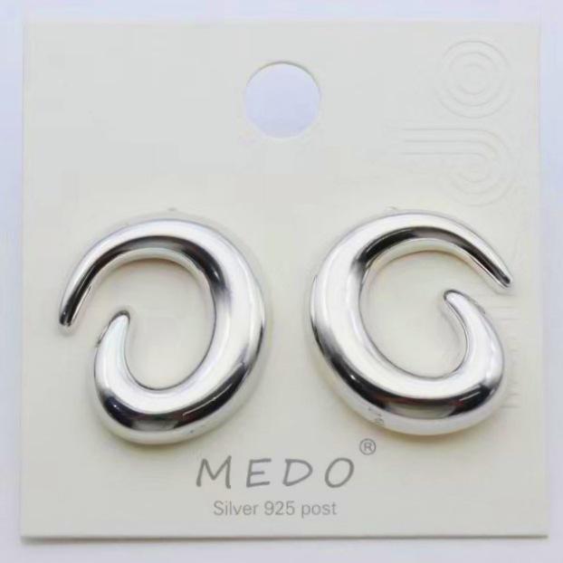 Exquisite Light Luxury Swirl Textured Gold Stud Earrings