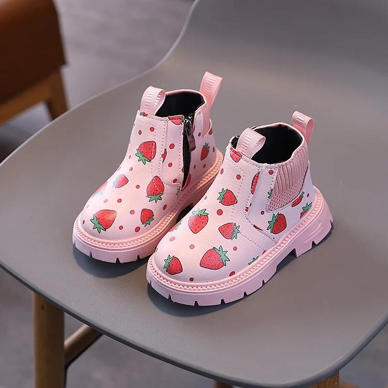 

Girls Causal Boots Cute Strawberry Printed Kids Ankle Boots Platform Non-slip Children School Leather Boots Versatile 21 розовый