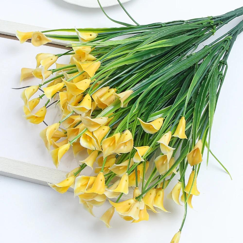 Small Bouquet of Artificial Calla Lilies | Plastic Artificial Flowers | Fresh-Looking Floral Decor for the Dining Table