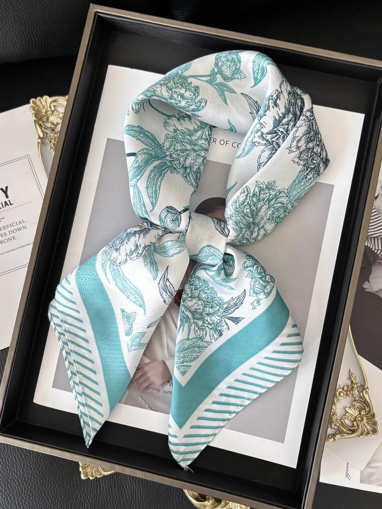 Vintage Chain Print Satin Square Scarf Soft Lightweight Women’s Fashion Accessory for Hair Neck Shawl Elegant Hair Scarf