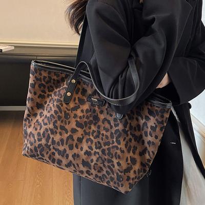 Fashion Large-capacity Leopard Print Tote Bag Women's 2025 New Commuter Simple Shoulder Bag Retro Super Fire Armpit Bag