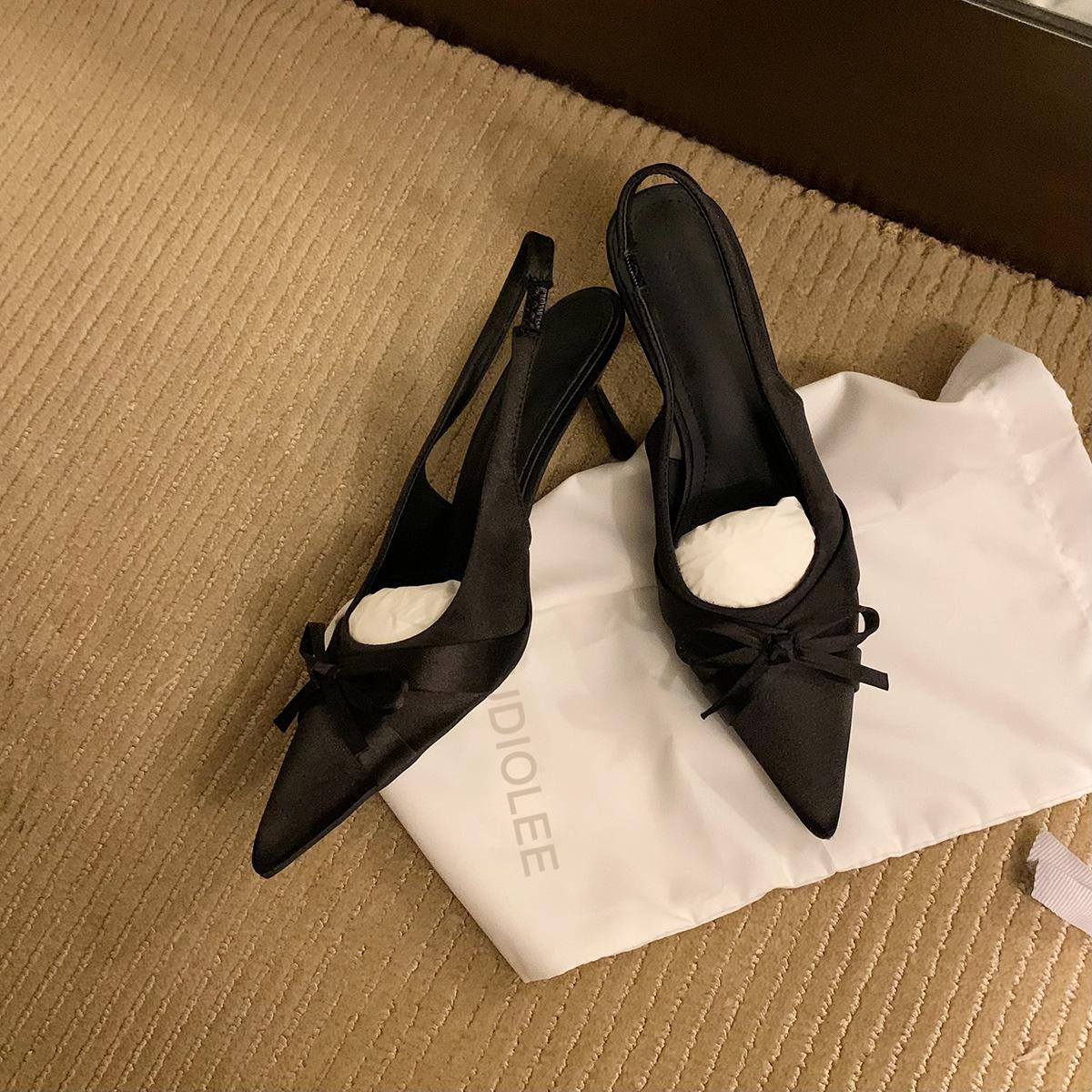 

Grape mother, the same style shows leg length 7cm, small stiletto heel, satin bow, pointed head, rear empty single shoes, French bag head sandals. 34 чёрный