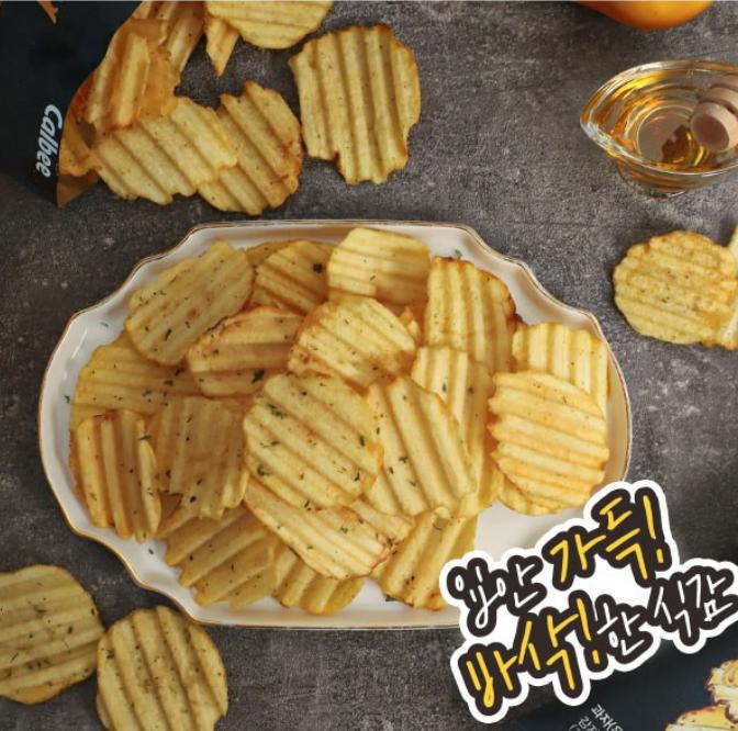 Honey Butter Chips Castle Garlic Bread 55g – Sweet & Savory Korean Potato Snack with Garlic Bread Flavor