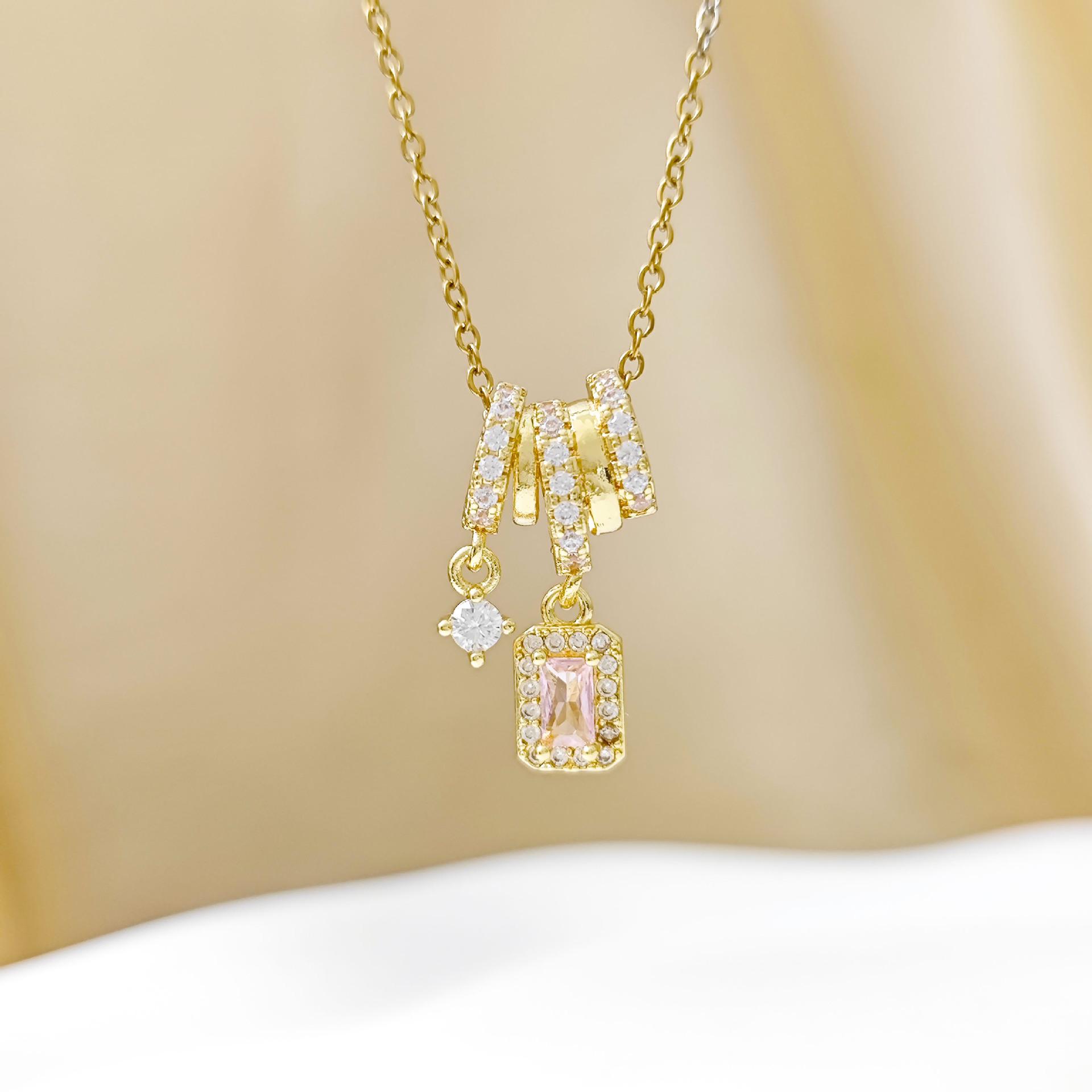 

French Retro Titanium Steel Necklace - Cute, Sweet, High-End Light Luxury Style for Women