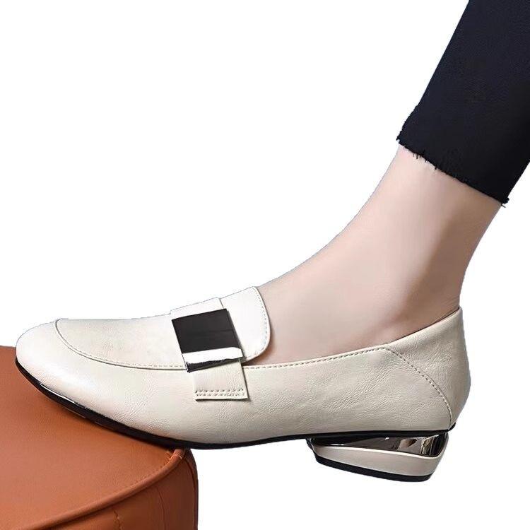 2025 Spring Low-Heel Pointed Toe Women's Casual Fashionable Lightweight Bean Shoes