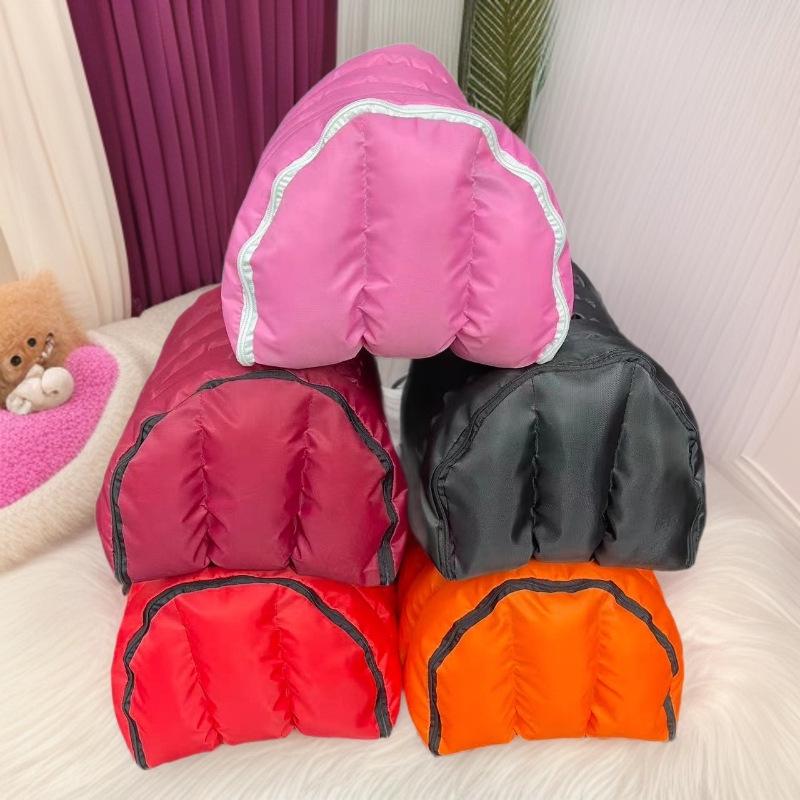 Cat & Small Dog Winter Warm Semi-Closed Nest - Spacious All-Season Sleeping Bag
