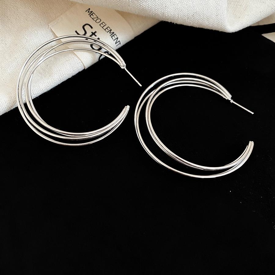 Silver Needle Geometric Metallic C-Shaped Stud Earrings – Stylish, Versatile, and High-End Ear Jewelry