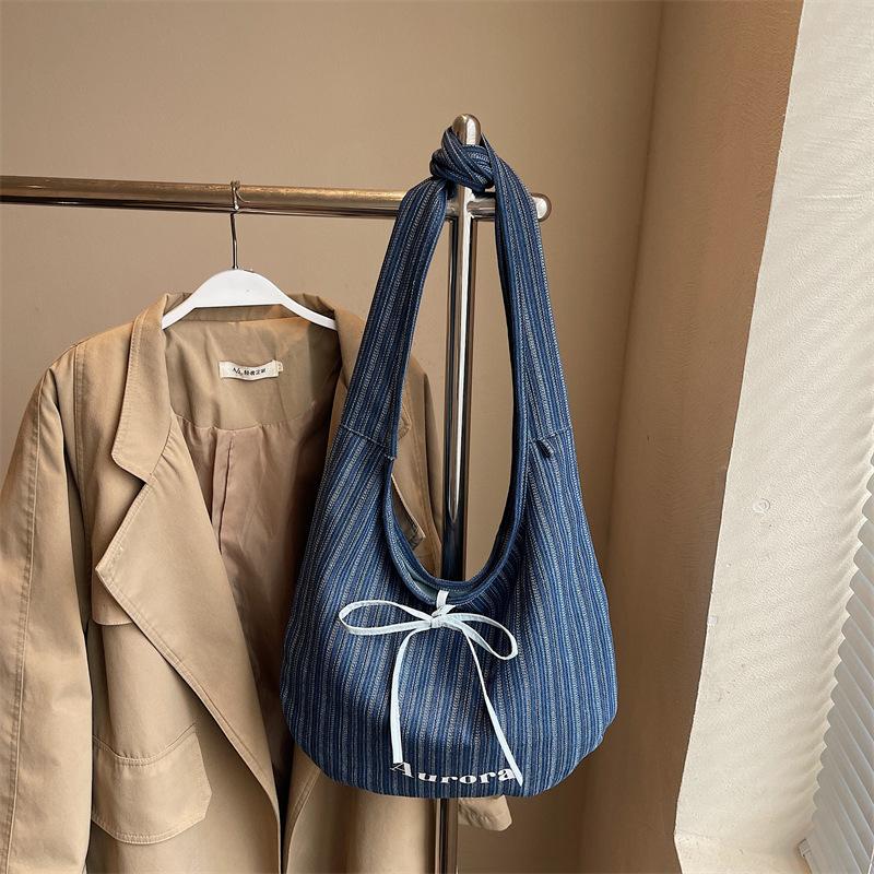 

Korean version of niche trend fashion lazy style denim underarm bag 2025 spring new shopping bag shoulder bag