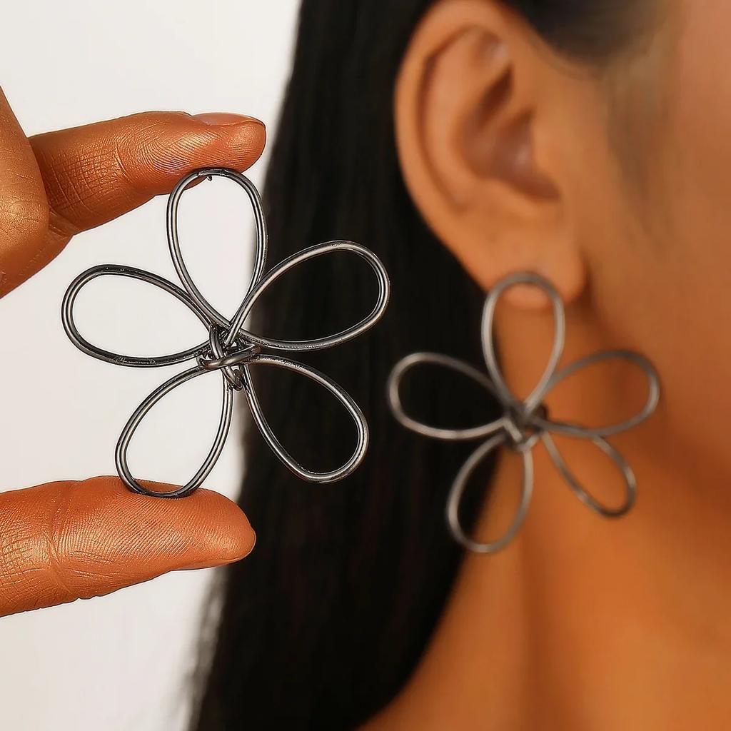 Personality Big Flower Hollow Metal Line Stud Earrings for Women Temperament Trend Wrapped Vintage Petal Jewelry Accessories