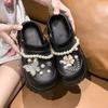 Mode Loch Damenschuhe neu Sommer tragen Perle Schmetterling Strass Zubehör vielseitig rutschfest coole Hausschuhe