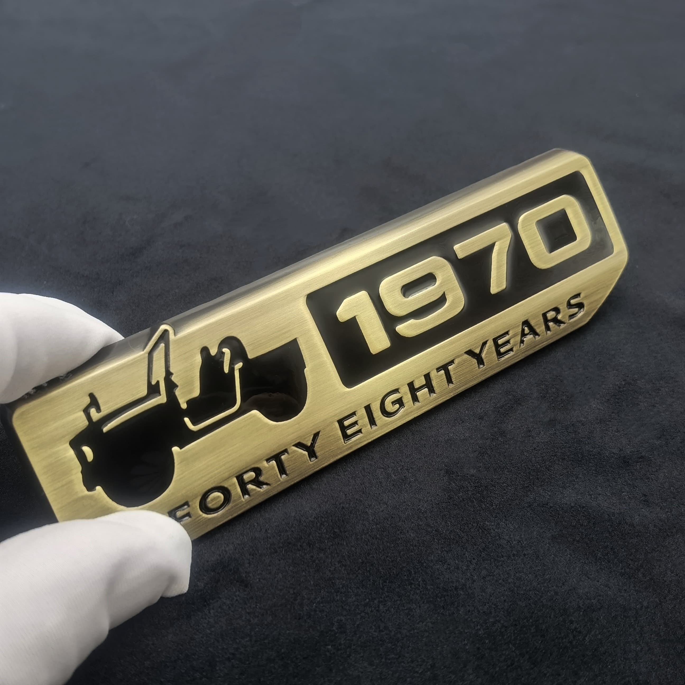 

1Pc 3D Metal 1970 Commemorative Mark Car Body/Car Sider Fender/Car Rear Trunk Emblem Badge Sticker for Jimny JB23 JB43 JB64 JB74 Bronze Black