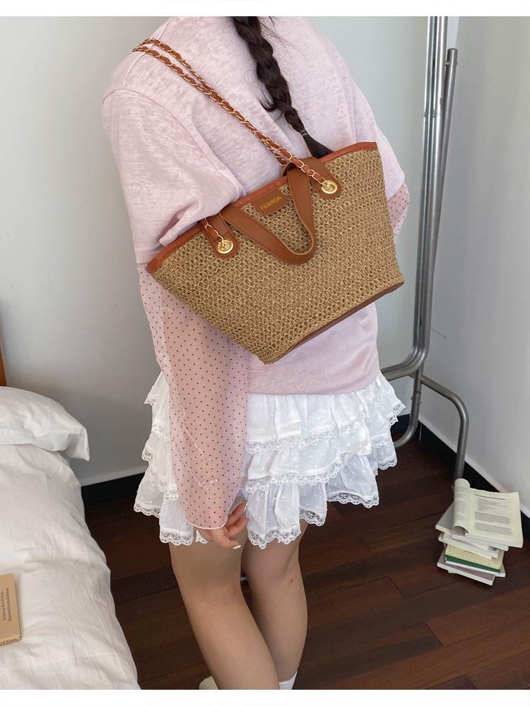 Women's 2026 Korean-Style Vacation Straw Bag: Handheld, Large Capacity, Chain Shoulder, Simple Fruit Basket Design