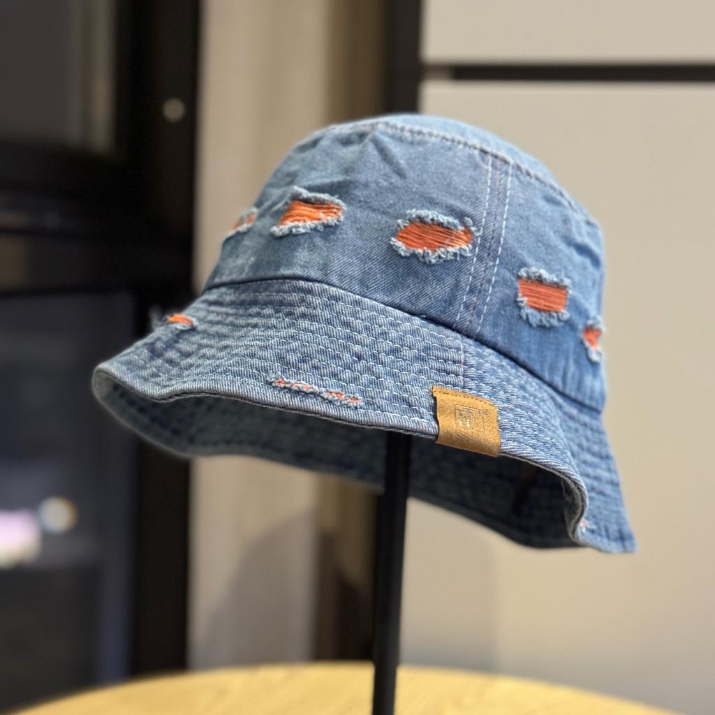 Unique Retro Ripped Denim Fisherman Hat for Women, Versatile Casual Sunshade Bucket Hat for Spring and Summer, Makes the Face Look Smaller, Bucket