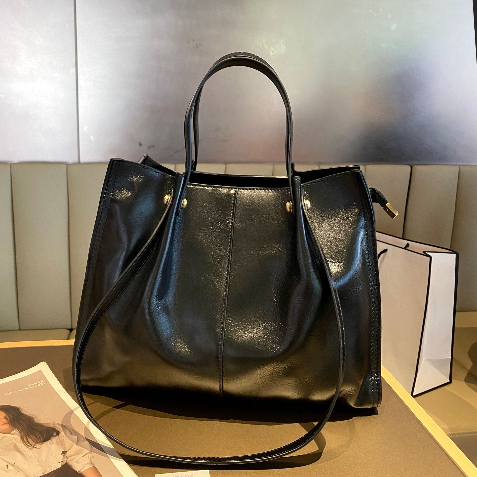 

Cowhide Shoulder Women s Bag, Large-capacity Messenger Tote Bag.