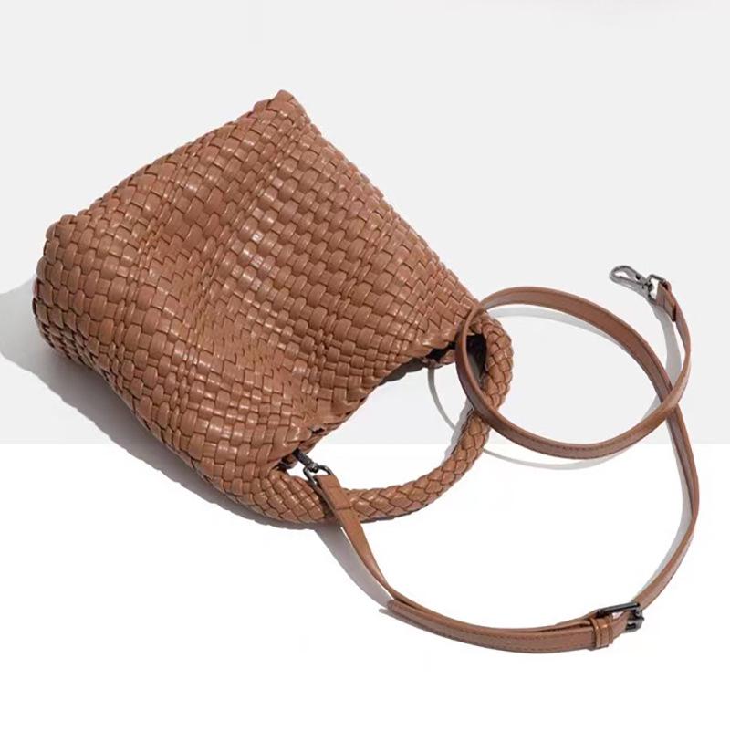 2024 Korean-Style Woven Women's Bag: Fashionable, Large-Capacity, Cross-Border Design for Everyday Use