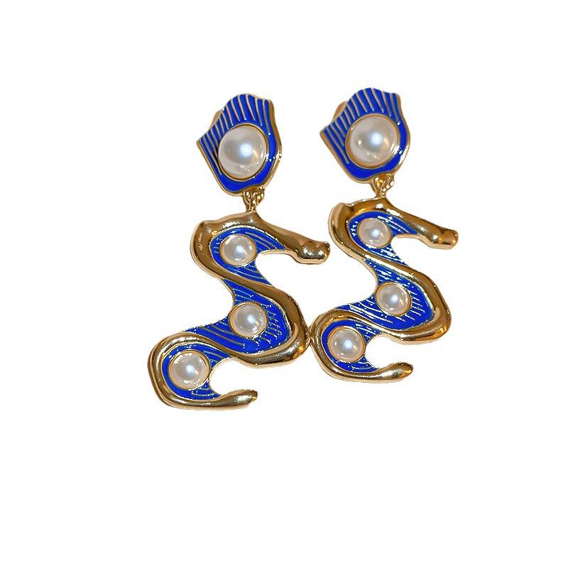 Real Gold-Plated Silver Needle Heart-Shaped Freshwater Pearl Earrings, Vintage Chinese Style