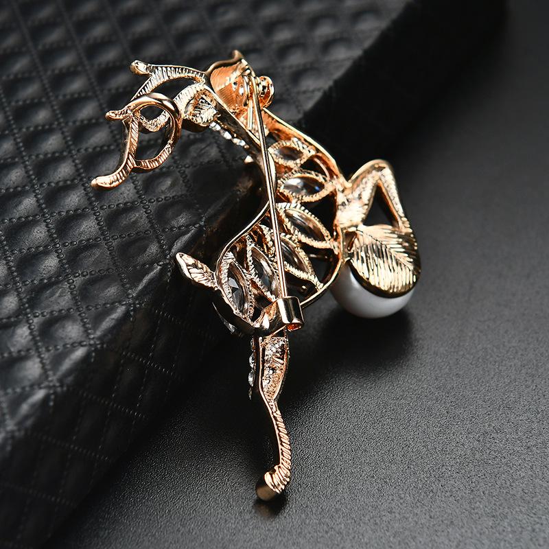 Women Girls Fashion Jewellery Refined Brooches Elk Modelling Rhinestone Trim Dress Hat Breastpin for Xmas Gift