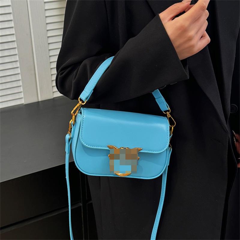Elegant Minimalist Crossbody Bag: Retro Women's Luxury Shoulder and Underarm Design