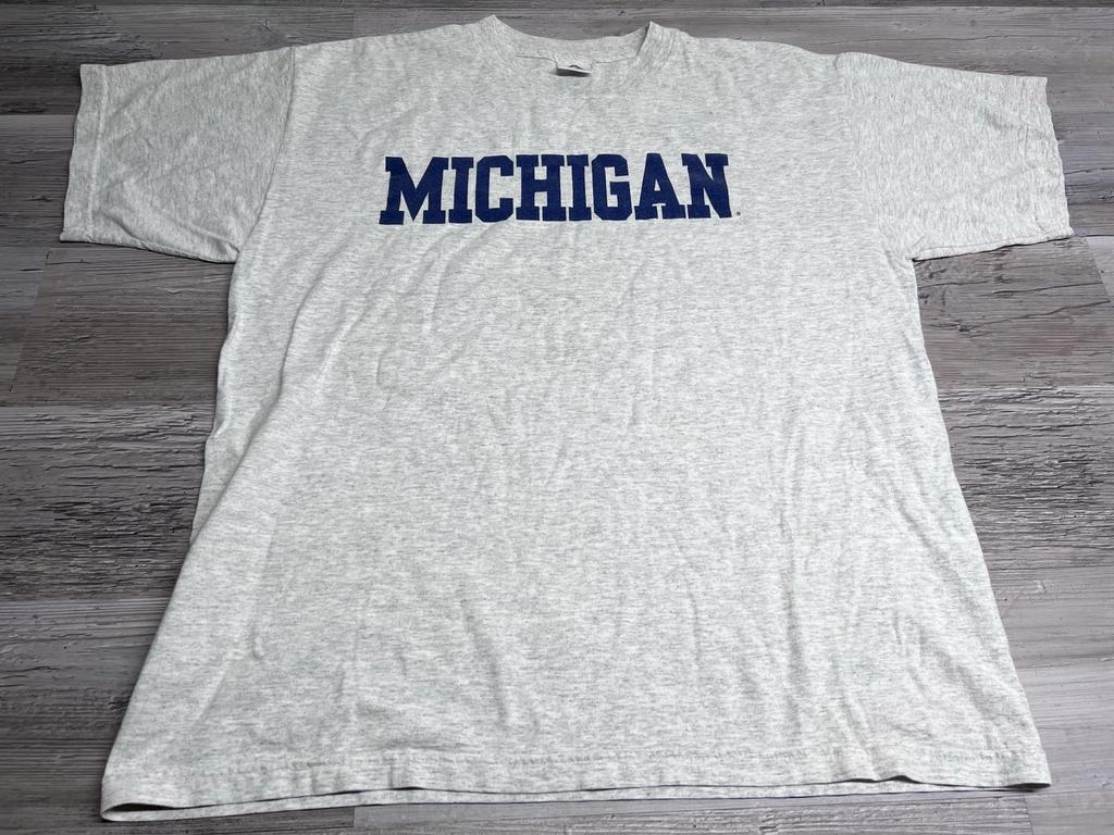 Maglietta Vintage University Of Michigan Wolverines Spell Out Y2K Collegiate Taglia XL