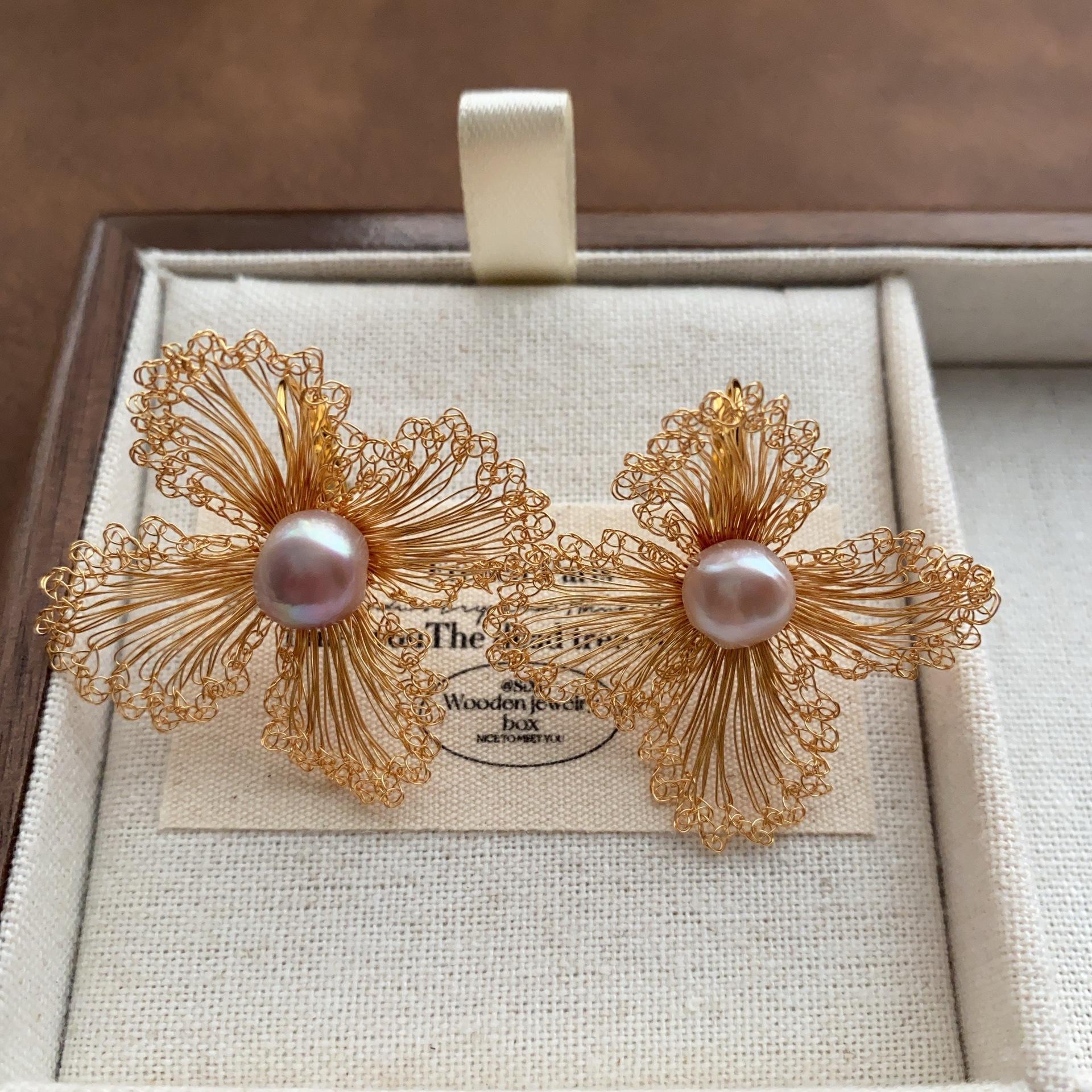 Romantic pearl elegant flower earrings ear buckle temperament fashionable French niche design exquisite sweet super fairy earrings
