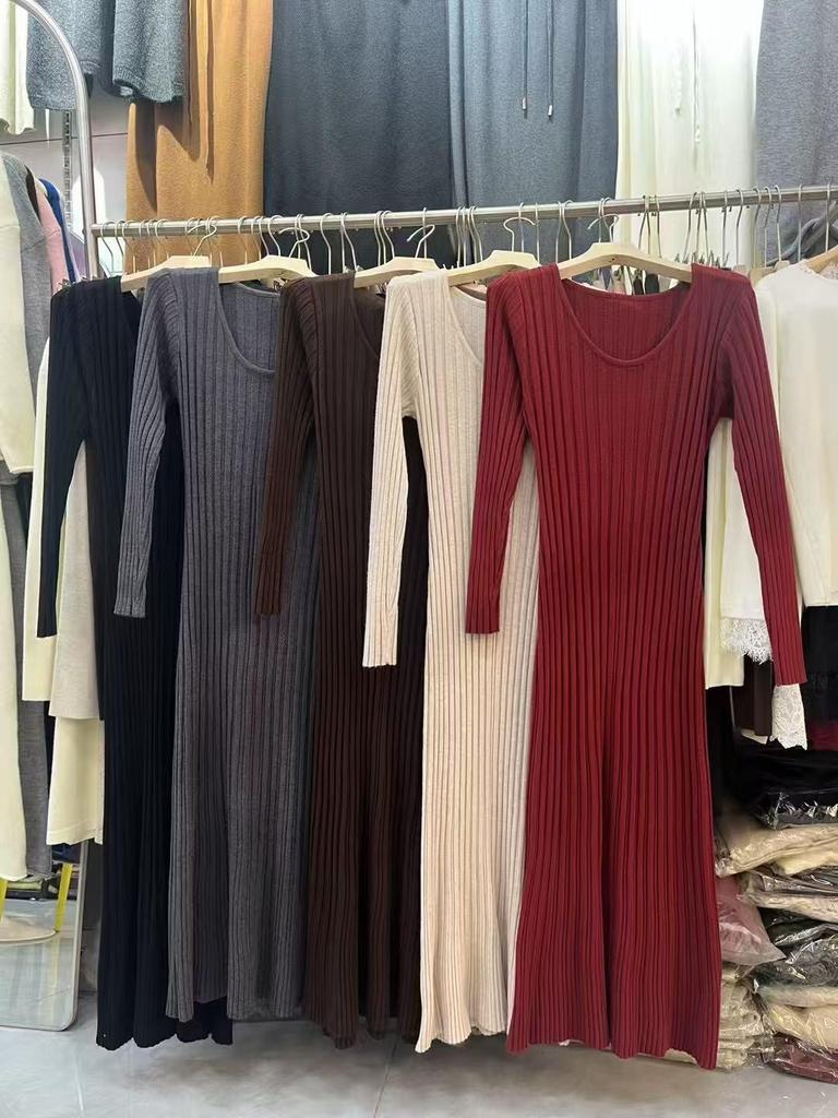 Pletené šaty slim střihu ve stylu Hepburn: Elegantní vysoký pas, dlouhý rukáv, kulatý výstřih, pro podzim/zimu