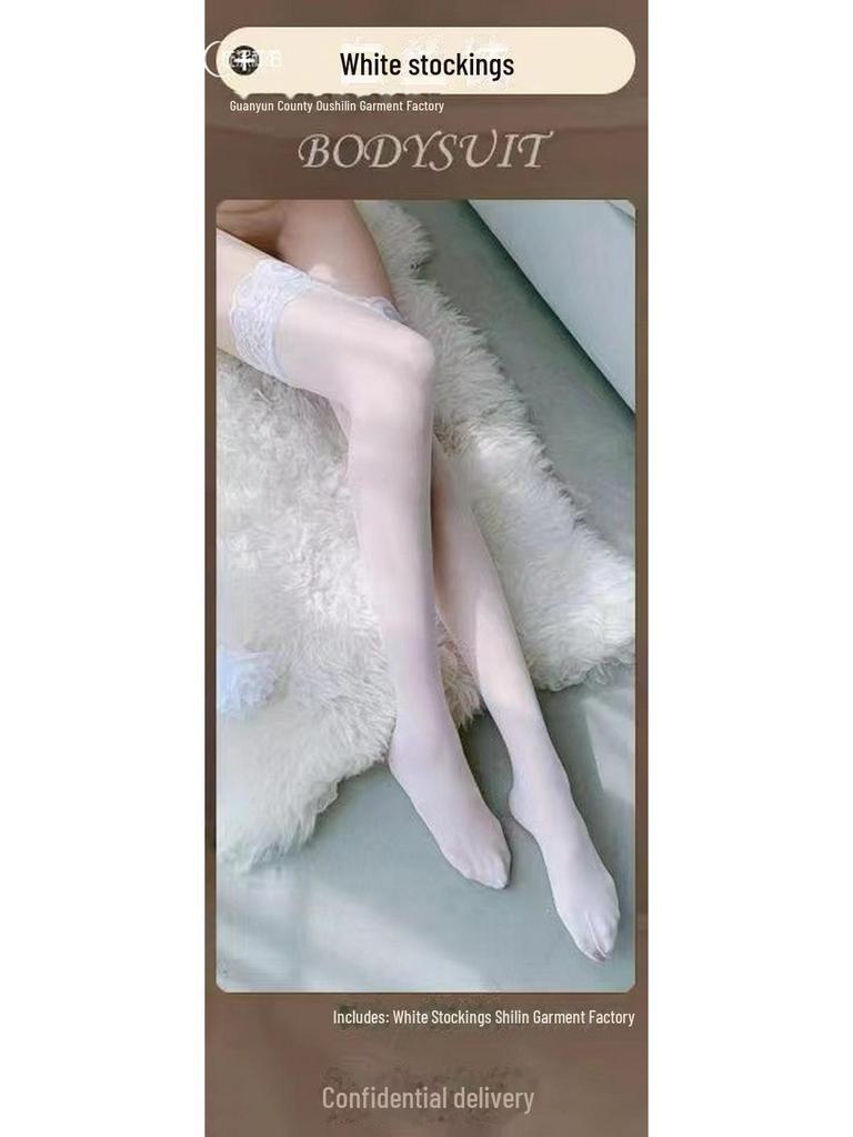 "Svůdné služebné prádlo": Károvaný set s kšandami s krajkovými a mašličkovými detaily"