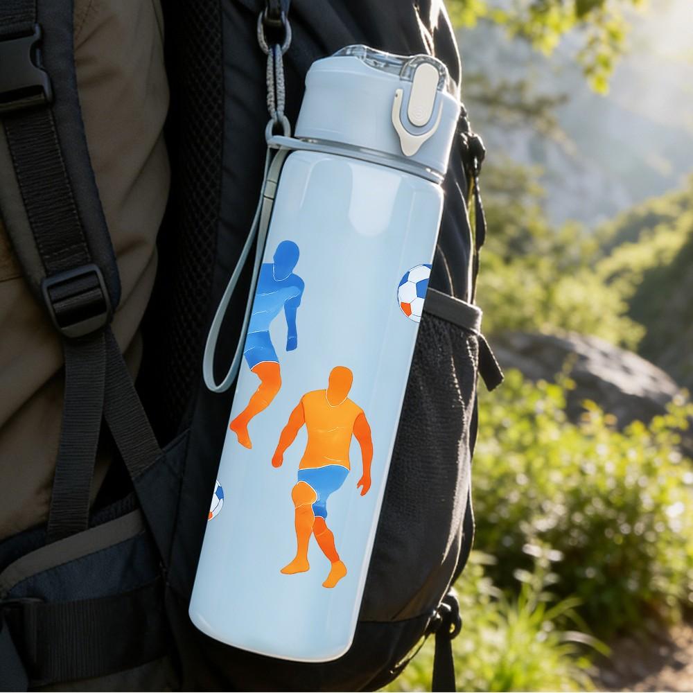 1 Stück Fußballspieler-Gruppen-Silhouette 750ml Farbe Kunststoff Sport-Wasserflasche Auslaufsicher Klappdeckel mit Strohhalm Geeignet für Sport, Büro, Heimgebrauch