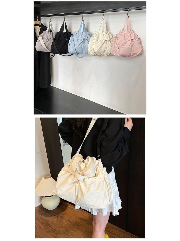 “Koreansk plisserad minimalistisk axelväska - Mångsidig & Chic” (2025)”