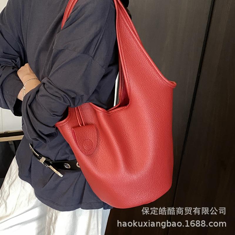 Large-capacity bag women's summer 2025 new versatile casual shoulder underarm mother and child bag popular bucket bag this year