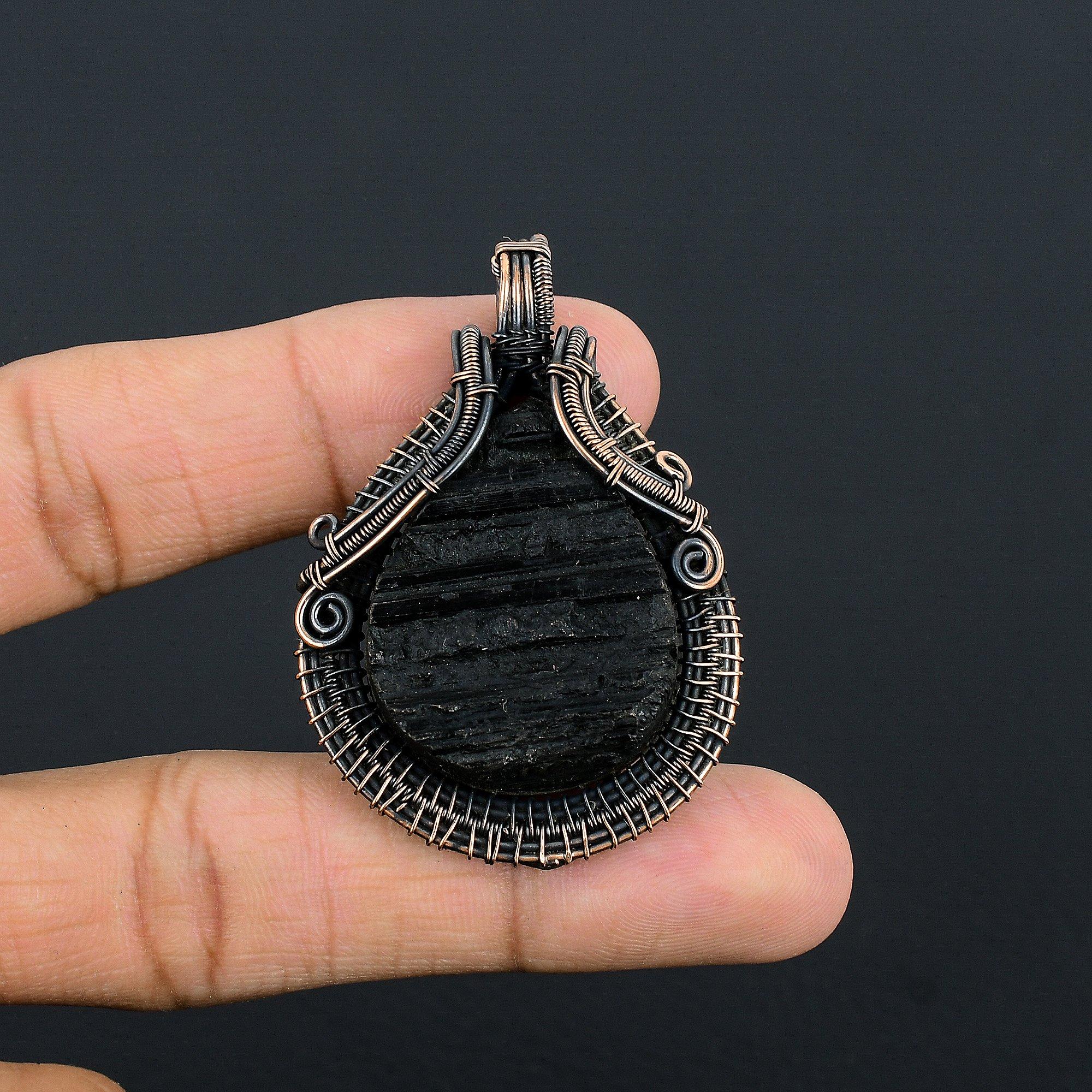 

Кулон из необработанного черного турмалина, обернутый медной проволокой 999 пробы, Ювелирное изделие с подвеской из драгоценного камня ручной работы, Подарки для жены, Совершенно новый кулон 2.55 Inches