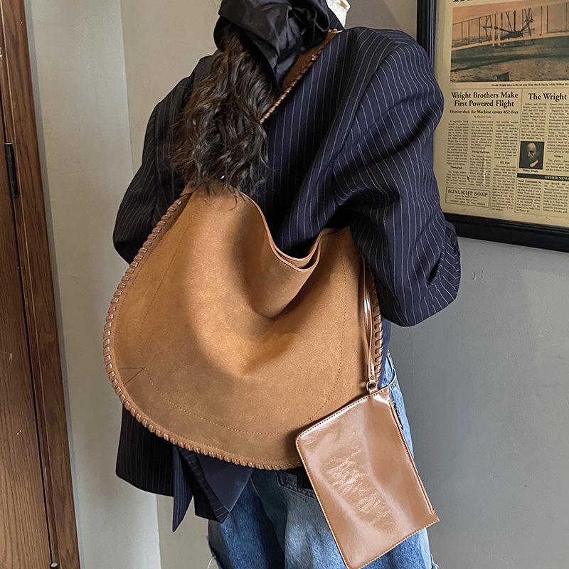 Fashion women's bag 2025 new autumn retro casual shoulder bag large capacity versatile bag commuter underarm bag