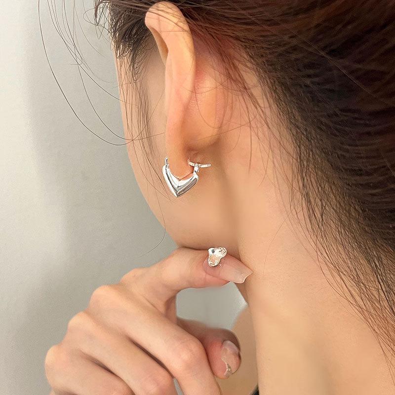 Love Ear Buttons with Light Luxury Niche Design Heart-shaped Earrings Autumn and Winter Style