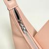 Minimalistische Weiche PU-Schultertasche für Damen Gebogene Silhouette Klappenverschluss
