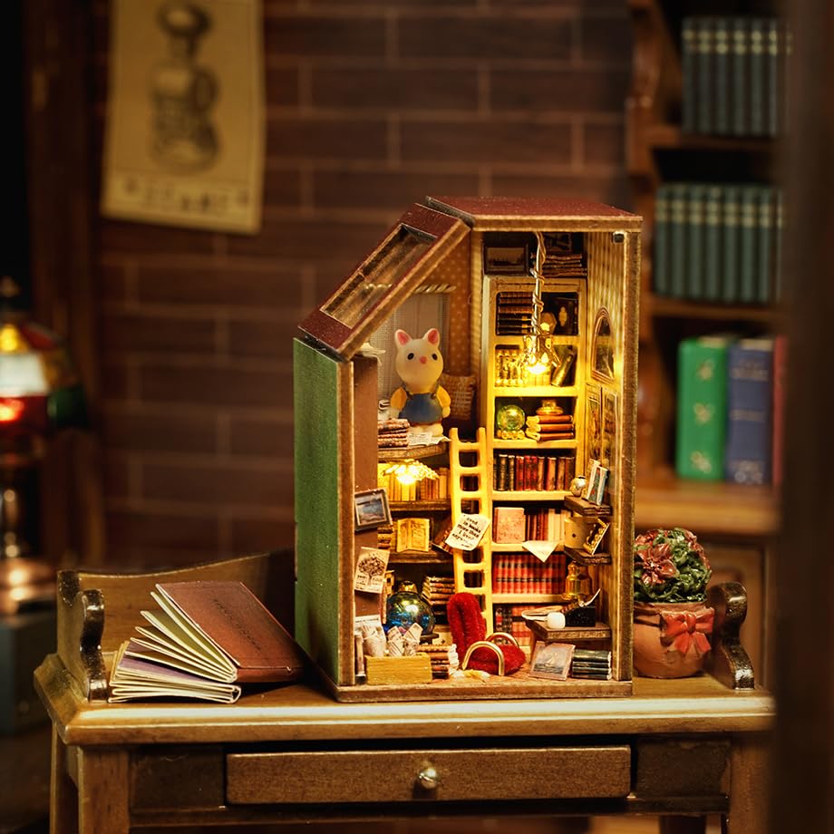 CUTEROOM Wooden Dollhouse DIY Kit for Kids with Miniature Birthday Gift for Interior Decor House Furniture, Girls, (Amy's Style)