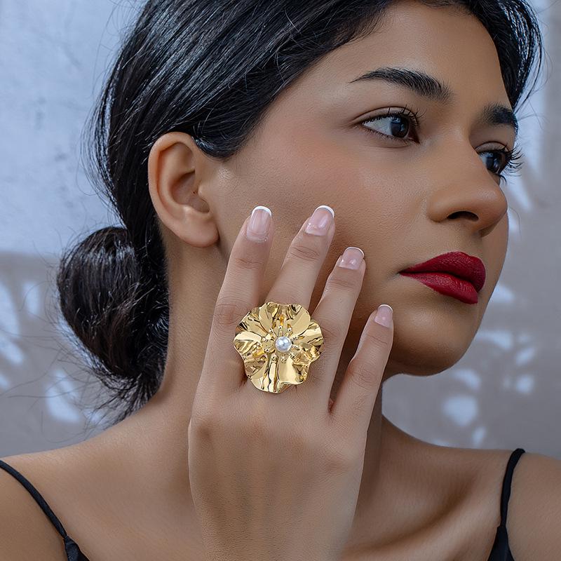 Cross-Border European-American Retro Luxury Floral Petal Ring - Women's Statement Jewelry