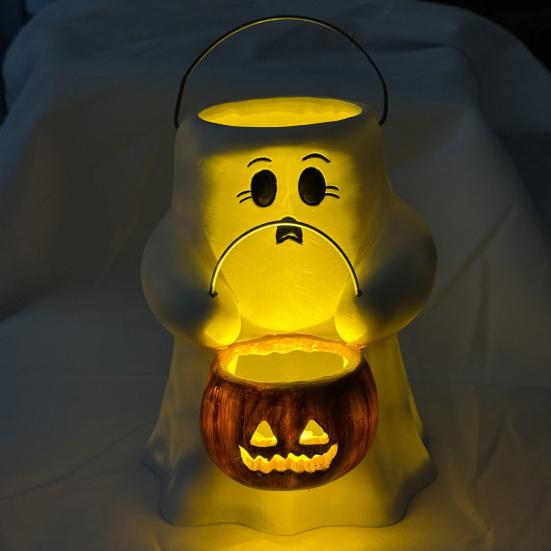 Ghost Bucket Candy Holder Lighted Halloween Treat Bucket Ghost Holding Light-up Pumpkin Lantern Bucket for Party Favors Trick or Treat